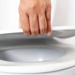 Déboucher ses toilettes sans produit chimique